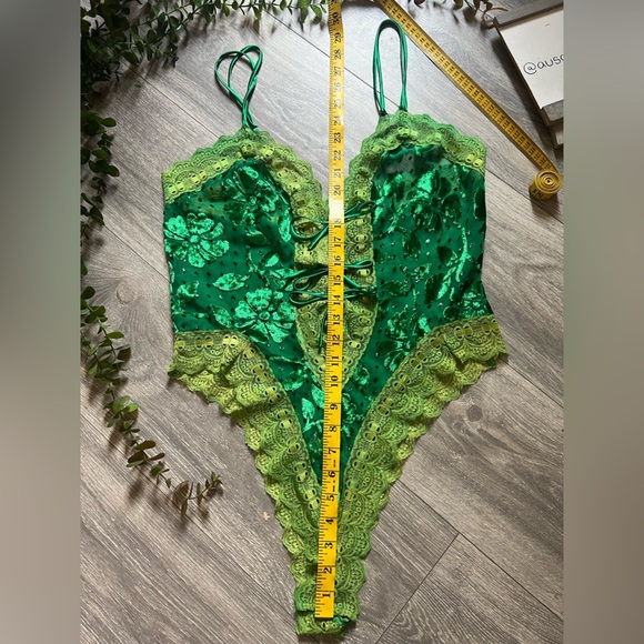 Victoria's Secret Vintage Gold Label Emerald Green Brocade Lace Teddy Bodysuit L - Picture 8 of 13